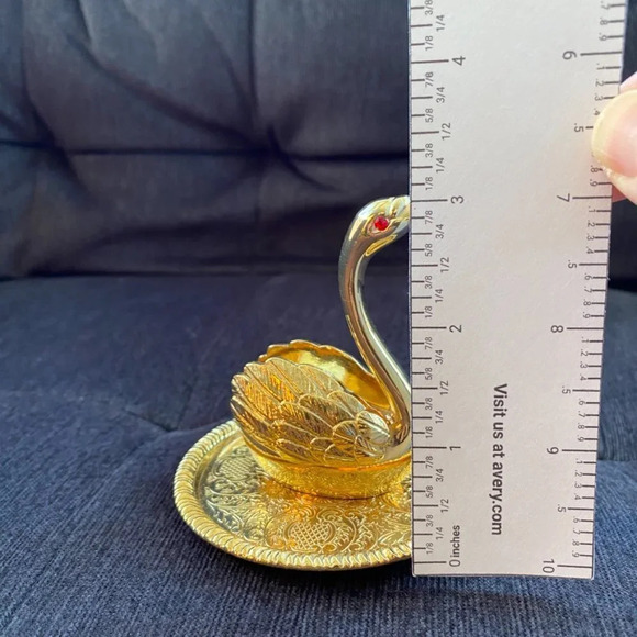 Swan Ring Holder Made of EP Zinc Alloy Silver Gold Tone Etched Jewelry Display - Picture 13 of 13